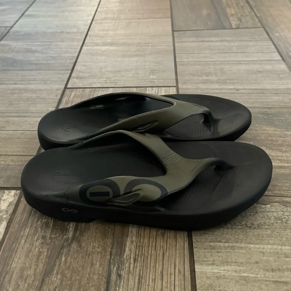 Oofos Men's OOriginal Sport Sandals size 10